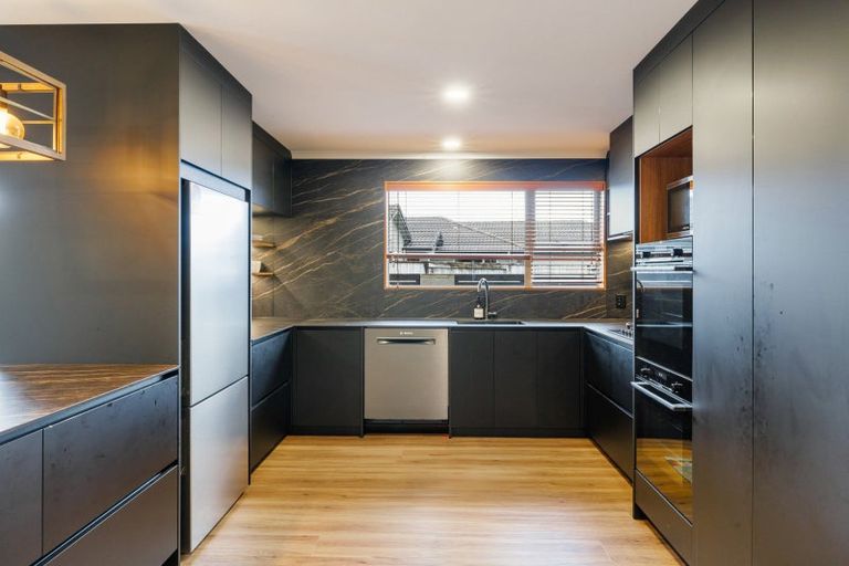 Photo of property in 18 Gibbston Close, Huntington, Hamilton, 3210