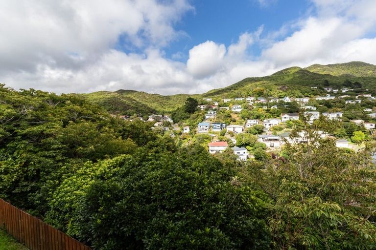 Photo of property in 6 Debra Way, Karori, Wellington, 6012