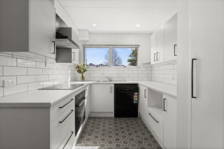 Photo of property in 1/8 Lee Road, Taradale, Napier, 4112