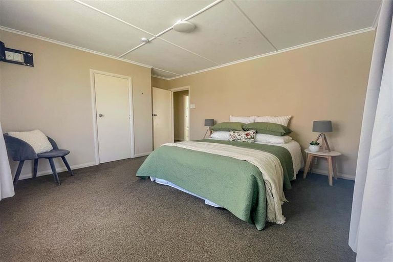 Photo of property in 4 Hollard Grove, Avalon, Lower Hutt, 5011