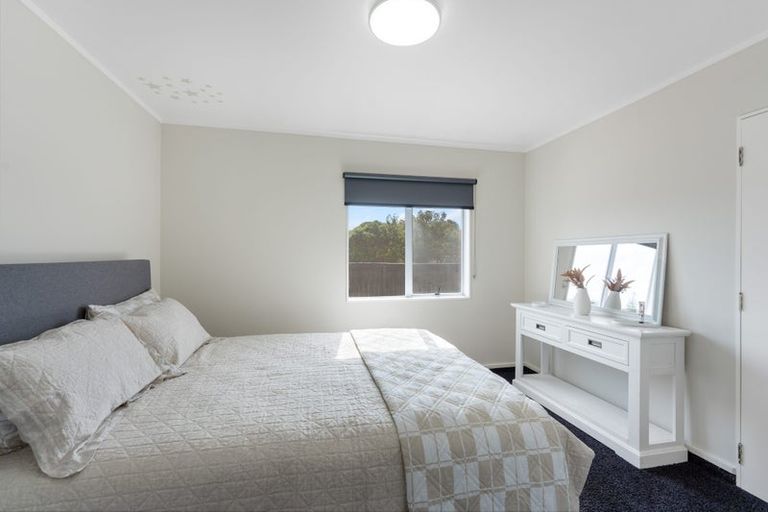 Photo of property in 21 Reeves Street, Waikanae Beach, Waikanae, 5036