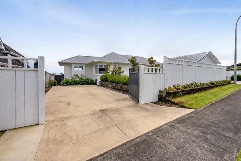 Photo of property in 7 Lemont Place, Westown, New Plymouth, 4310