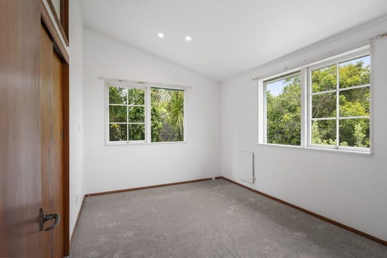 Photo of property in 2/235 Sunset Road, Sunnynook, Auckland, 0632