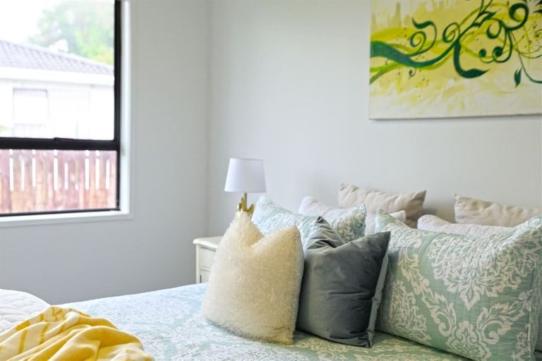 Photo of property in 27 Larissa Avenue, Henderson, Auckland, 0610