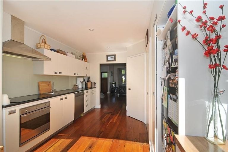 Photo of property in 27 Maida Vale Road, Roseneath, Wellington, 6011