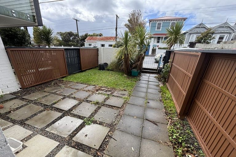 Photo of property in The Altair, 10/120 Rintoul Street, Newtown, Wellington, 6021