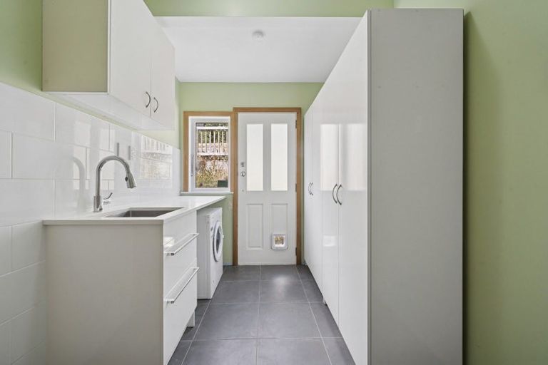 Photo of property in 144 Newlands Road, Newlands, Wellington, 6037