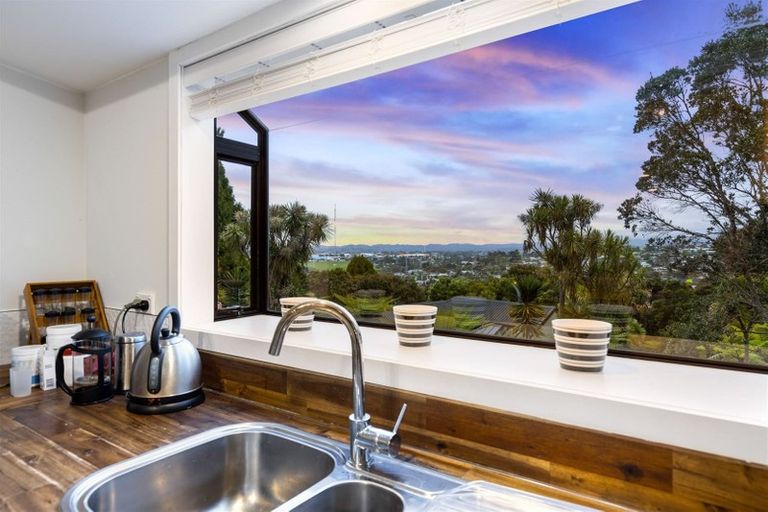 Photo of property in 22 Darcy Place, Massey, Auckland, 0614