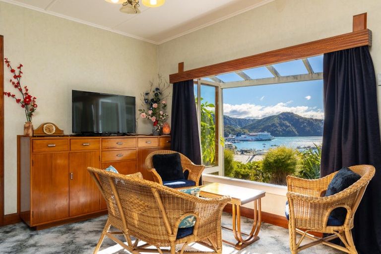 Photo of property in 8 Taranaki Street, Picton, 7220