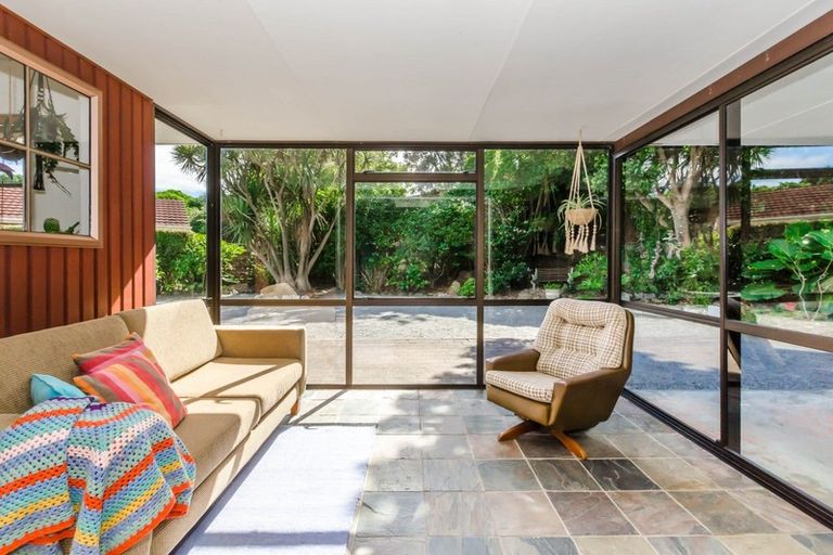 Photo of property in 9 Iti Grove, Waikanae, 5036