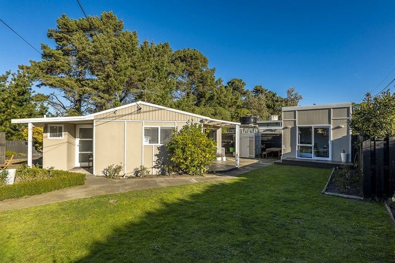 Photo of property in 15 South Crescent, Amberley, 7481