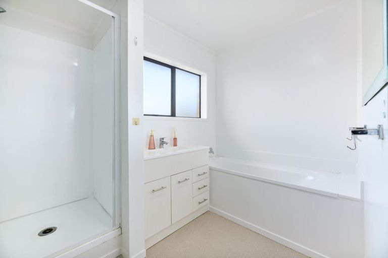 Photo of property in 1/294 Great North Road, Henderson, Auckland, 0612