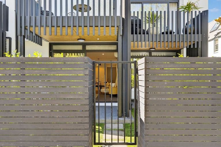 Photo of property in 2/34 Cranmer Square, Christchurch Central, Christchurch, 8013