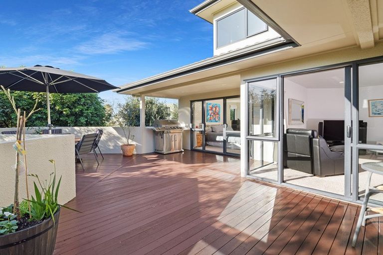 Photo of property in 33a Bronzewing Terrace, Unsworth Heights, Auckland, 0632