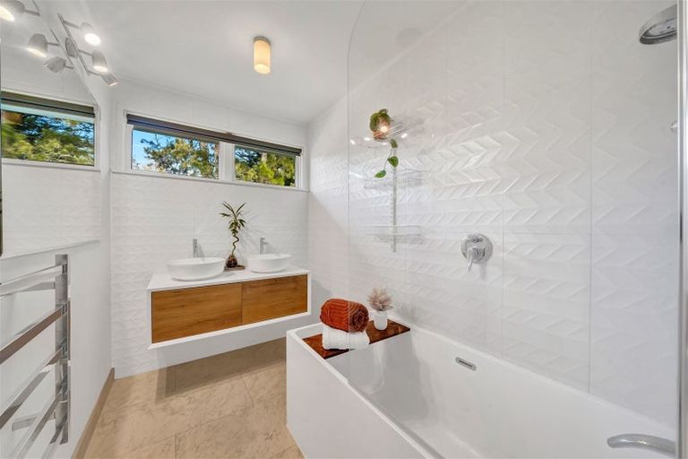 Photo of property in 63 Weatherly Road, Torbay, Auckland, 0630