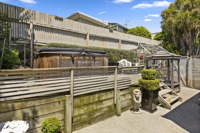 Photo of property in 115a Normandale Road, Normandale, Lower Hutt, 5010