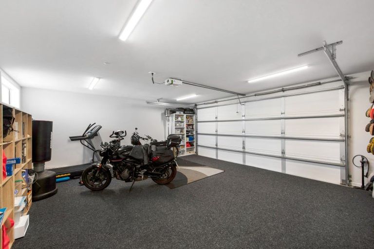 Photo of property in 27 Cromwell Point, Newlands, Wellington, 6037