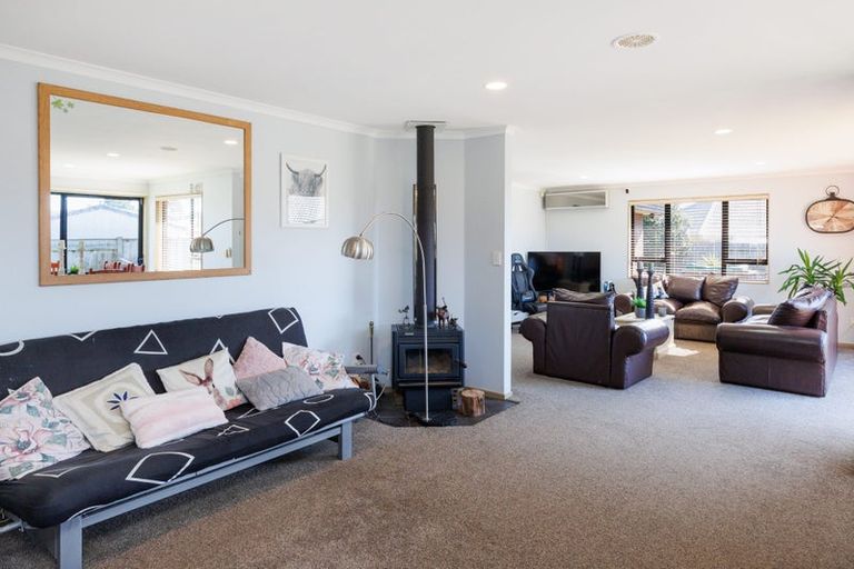 Photo of property in 12 Walnut Grove, Kelvin Grove, Palmerston North, 4414