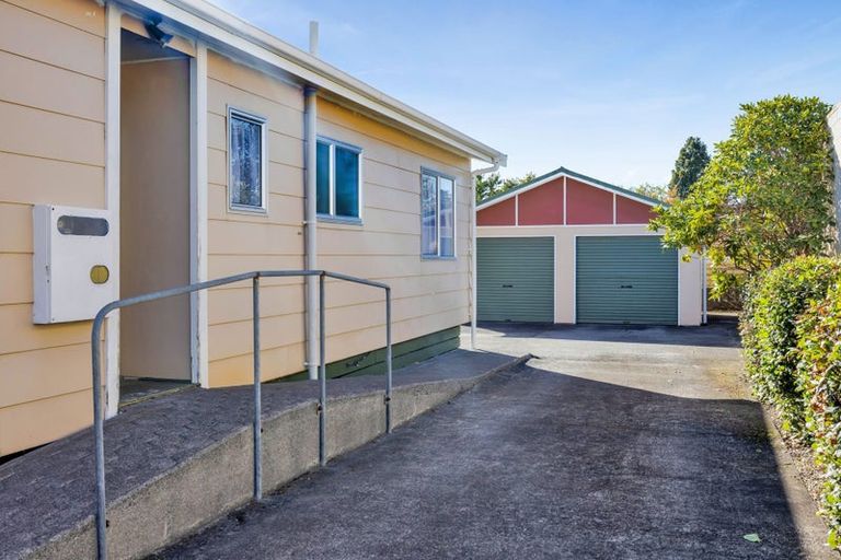 Photo of property in 22 Karaka Street, Inglewood, 4330