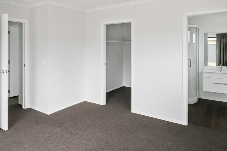 Photo of property in 34 Castletown Street, Wallaceville, Upper Hutt, 5018