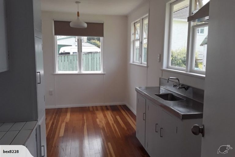 Photo of property in 6 Iris Grove, Cannons Creek, Porirua, 5024