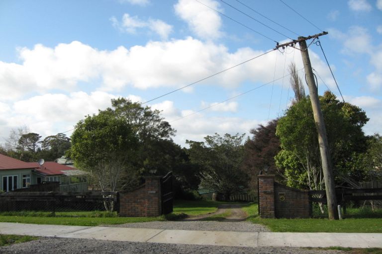 Photo of property in 102a Mcentee Road, Waitakere, Auckland, 0816