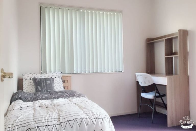 Photo of property in 49a Forrest Hill Road, Milford, Auckland, 0620