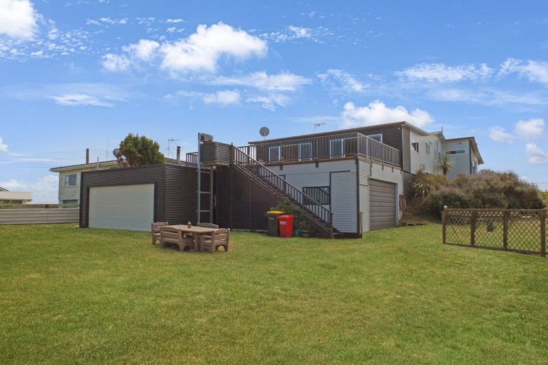Photo of property in 122 Seabury Avenue, Foxton Beach, Foxton, 4815