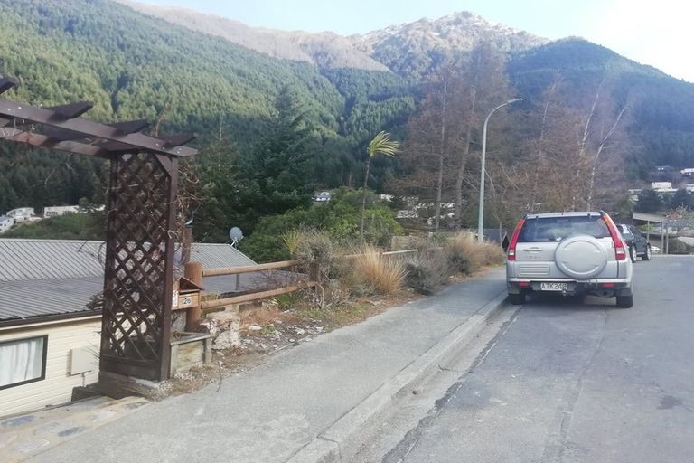 Photo of property in 26 Mackinnon Terrace, Sunshine Bay, Queenstown, 9300