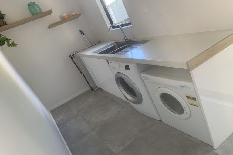 Photo of property in 6a Tallington Crescent, Torbay, Auckland, 0630