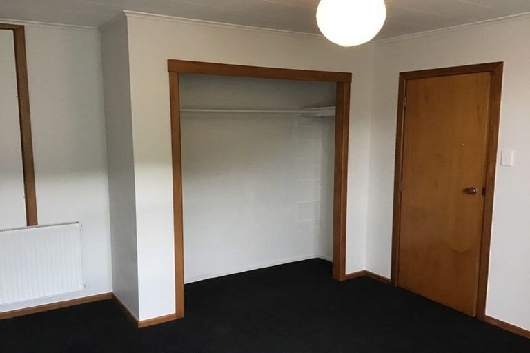 Photo of property in 18 Cave Road, Houghton Bay, Wellington, 6023