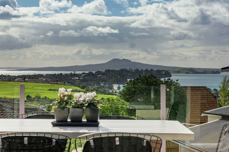 Photo of property in 118 Bleakhouse Road, Mellons Bay, Auckland, 2014