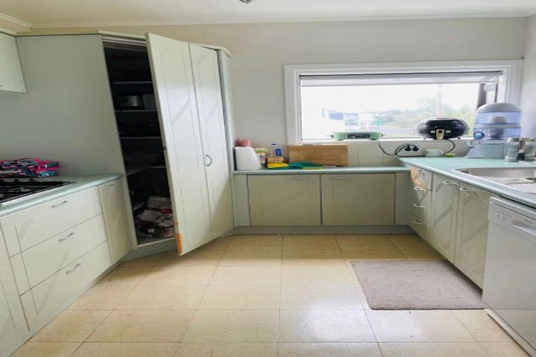 Photo of property in 1001 Whangaparaoa Road, Tindalls Beach, Whangaparaoa, 0930