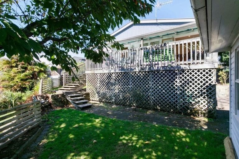 Photo of property in 62 Matuku Street, Two Mile Bay, Taupo, 3330