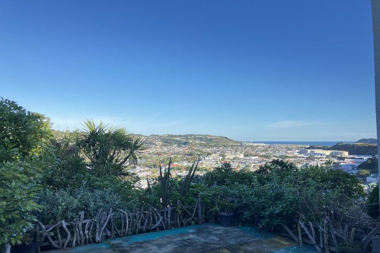 Photo of property in 6 Waiwera Crescent, Maupuia, Wellington, 6022