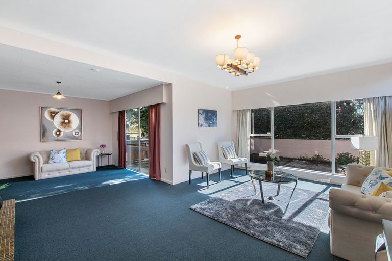 Photo of property in 52 Lawrence Crescent, Hillpark, Auckland, 2102
