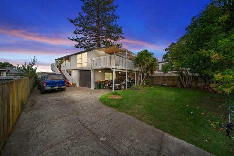 Photo of property in 2/23 Beihlers Road, Weymouth, Auckland, 2103