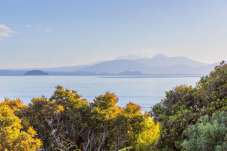 Photo of property in 3 Whakamoenga Point, Acacia Bay, Taupo, 3385