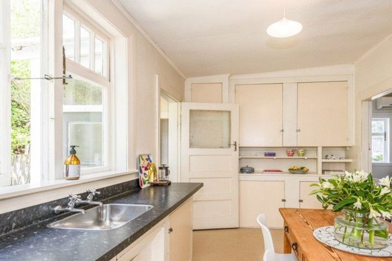 Photo of property in 1-2/6a Pohutukawa Street, Woburn, Lower Hutt, 5010