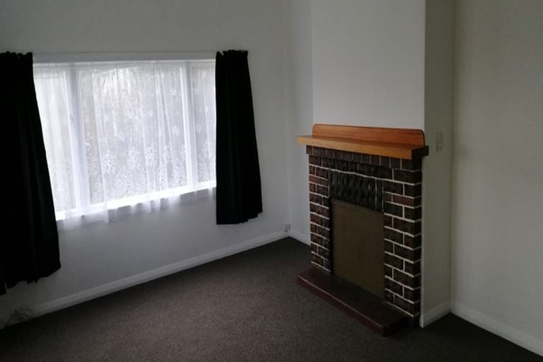 Photo of property in 6 Julian Street, Eltham, 4322