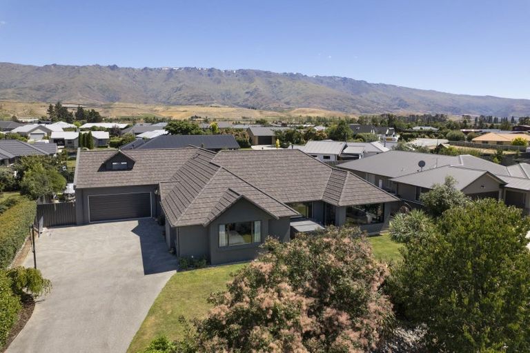 Photo of property in 21 De Bettencor Place, Mount Pisa, Cromwell, 9383