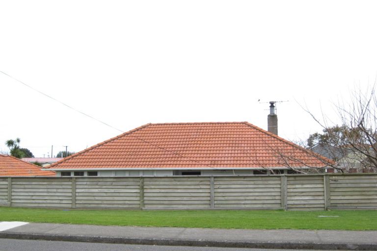 Photo of property in 18 Fitzroy Road, Fitzroy, New Plymouth, 4312