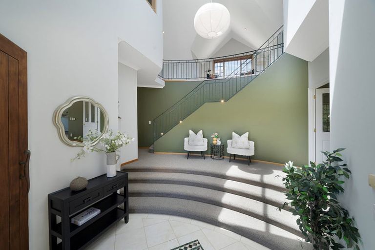 Photo of property in 3 Napuka Road, Henderson Valley, Auckland, 0612