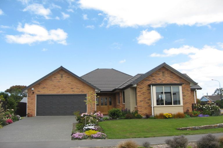 Photo of property in 2 Foresters Crescent, Parklands, Christchurch, 8083