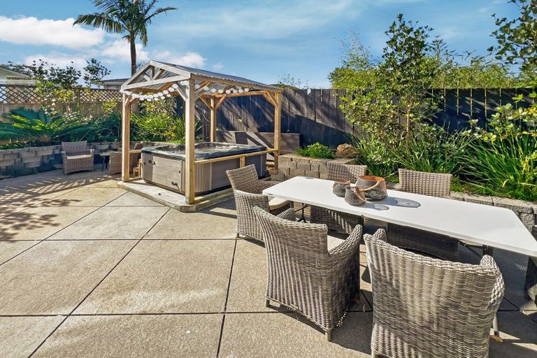 Photo of property in 14a Mchardy Place, Glenfield, Auckland, 0627