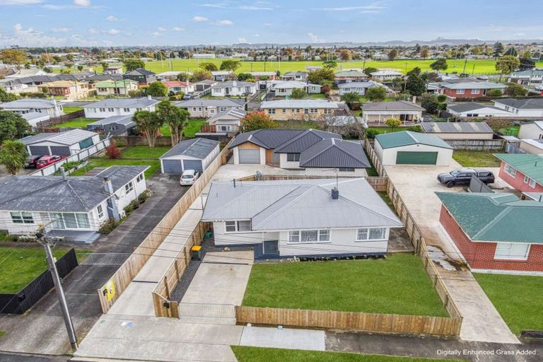 Photo of property in 27 Freyberg Street, Levin, 5510