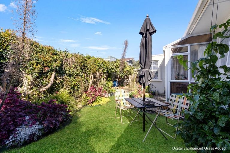Photo of property in 8 Omata Road, Westown, New Plymouth, 4310