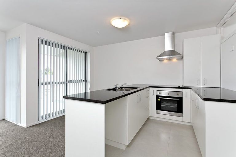 Photo of property in 11/26 Railway Street West, Papakura, 2110