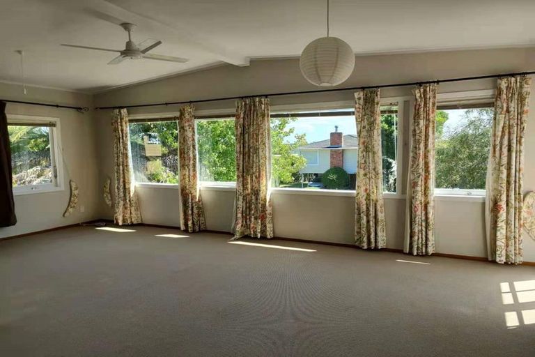 Photo of property in 17 Catalina Crescent, Forrest Hill, Auckland, 0620