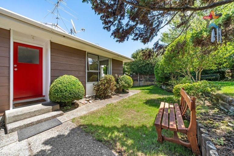 Photo of property in 69b Hartford Crescent, Totara Park, Upper Hutt, 5018